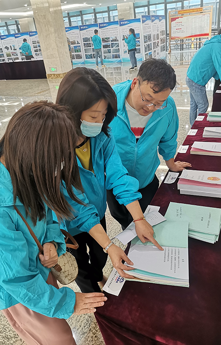 xiao 認(rèn)真學(xué)習(xí)、翻閱新《安全法》15.jpg